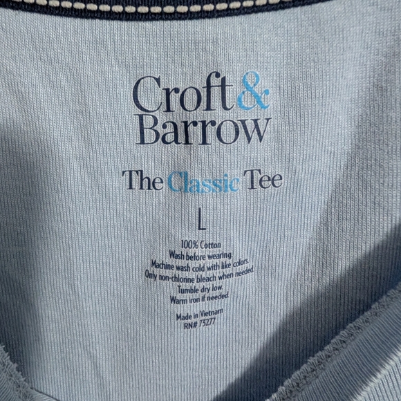 Croft and Barrow Essential V-Neck Women's T-shirt Size Large (EUC) - Picture 3 of 6